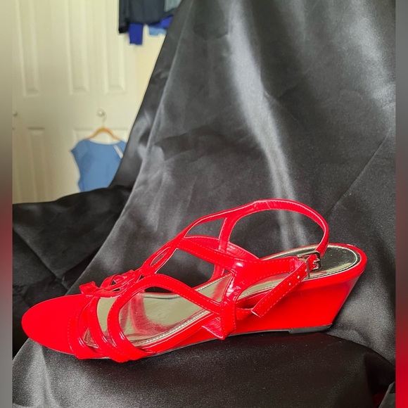 IT’S OK~RED SLING-BACK~WEDGE~12 - Picture 4 of 9